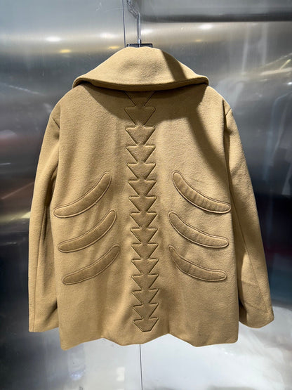 Located suit jacket with lapel