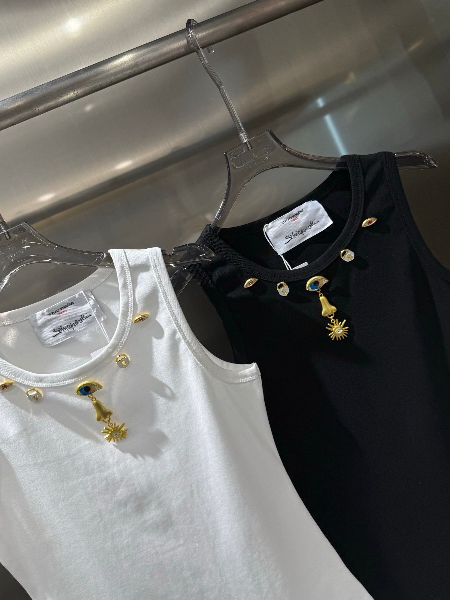 Sleeveless vest