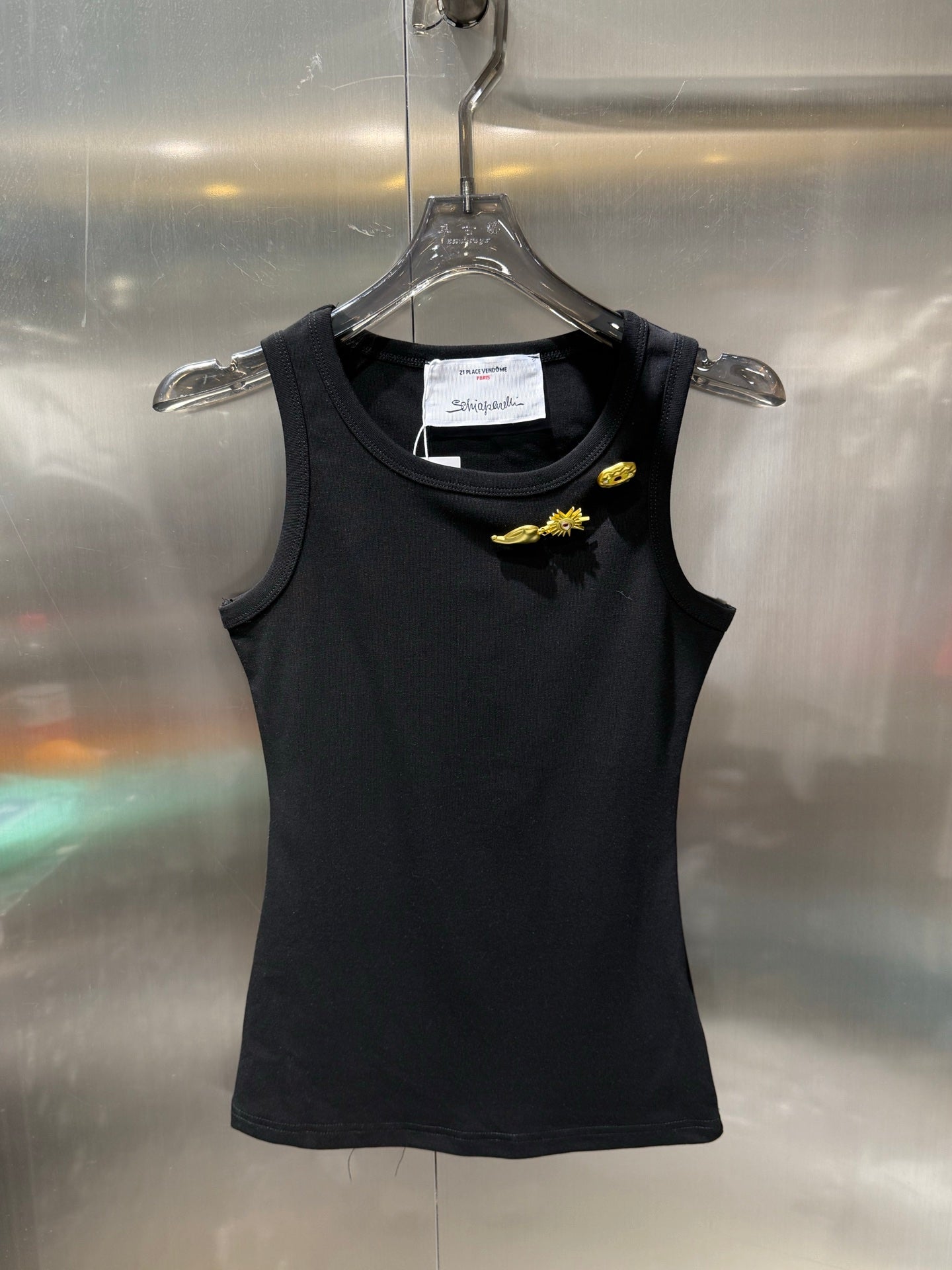 Sleeveless vest