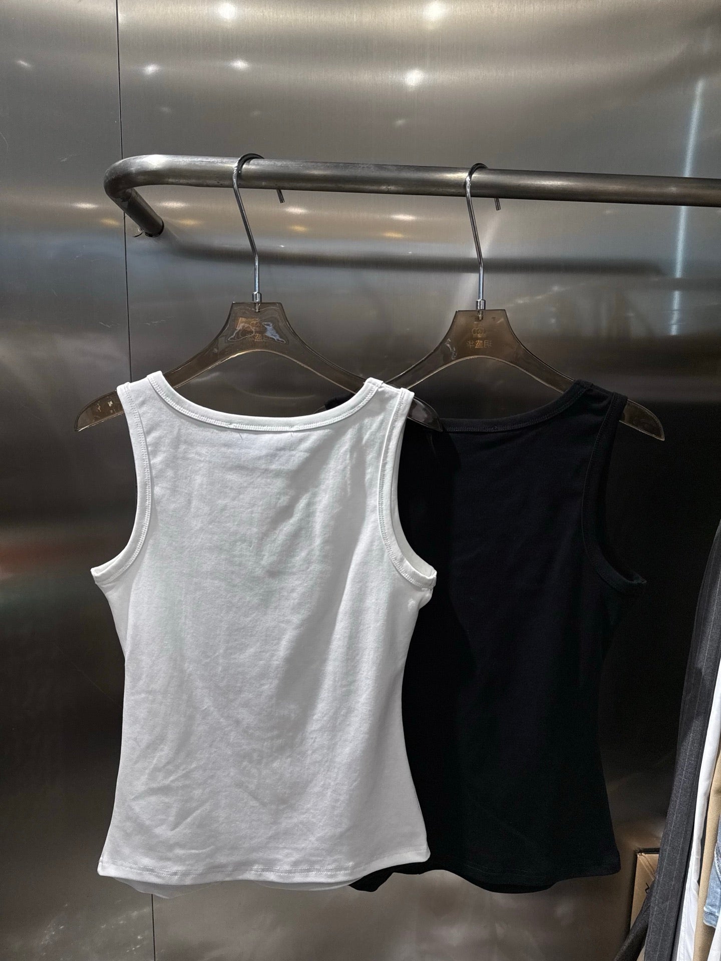 Elegant pin vest