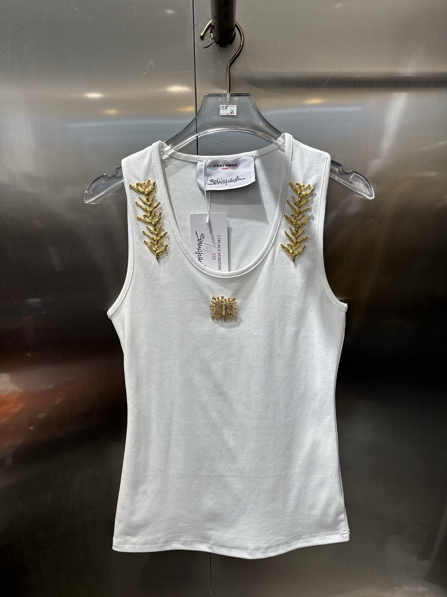 Round neck sleeveless