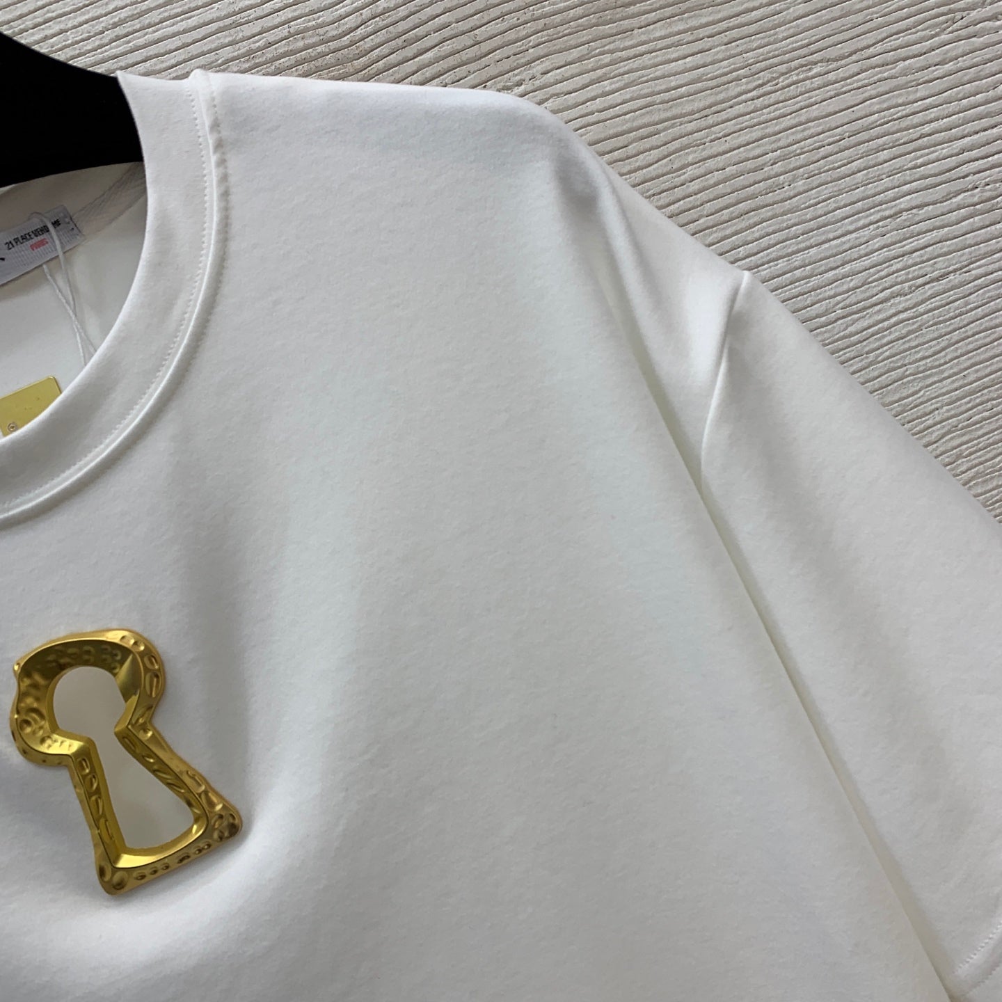 Crew neck short-sleeved shirt