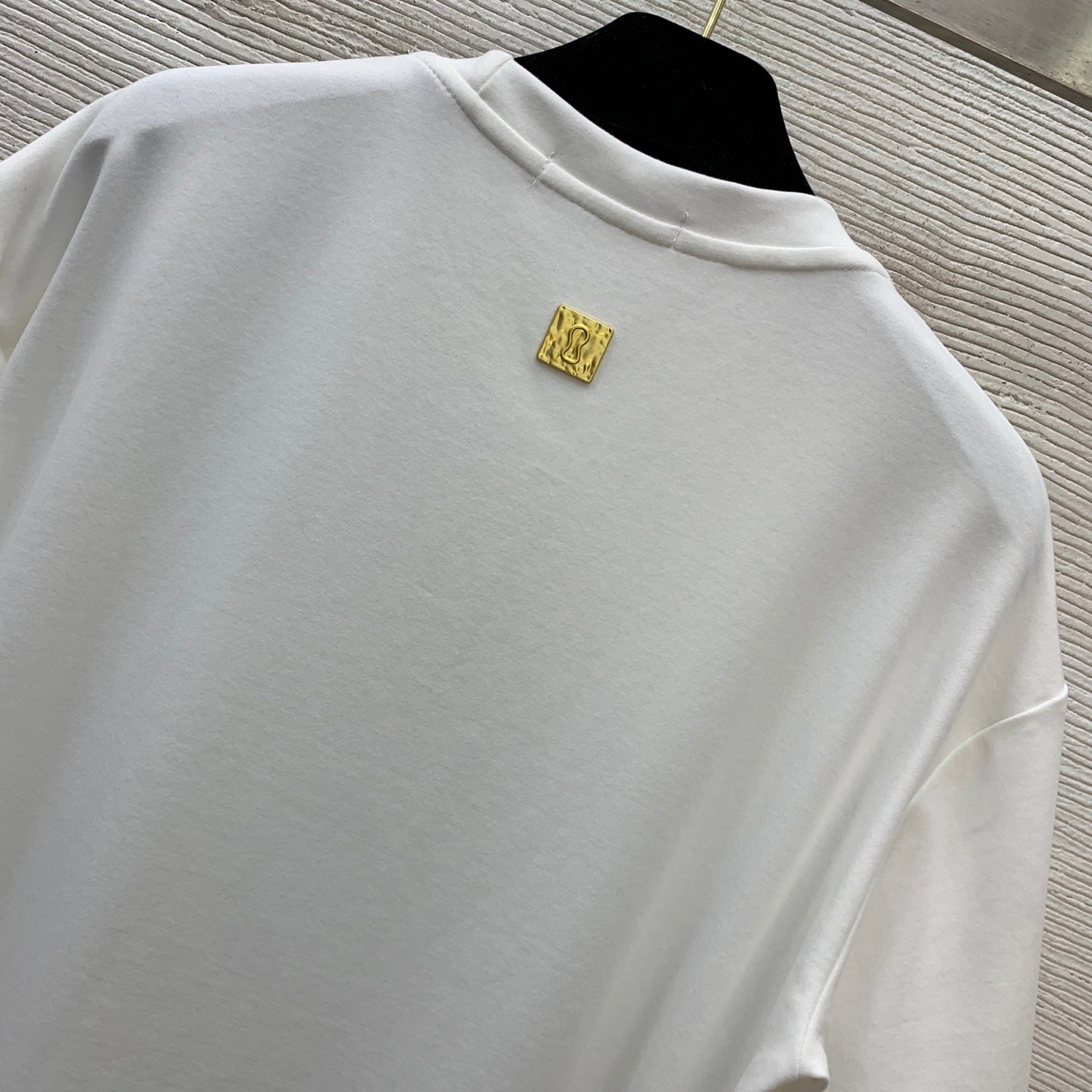 Crew neck short-sleeved shirt
