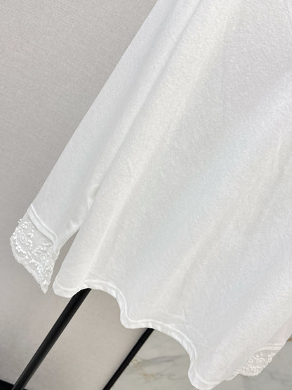 V-neck hooded long-sleeved