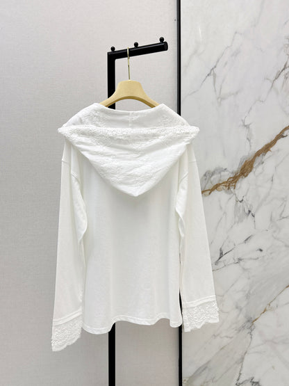 V-neck hooded long-sleeved