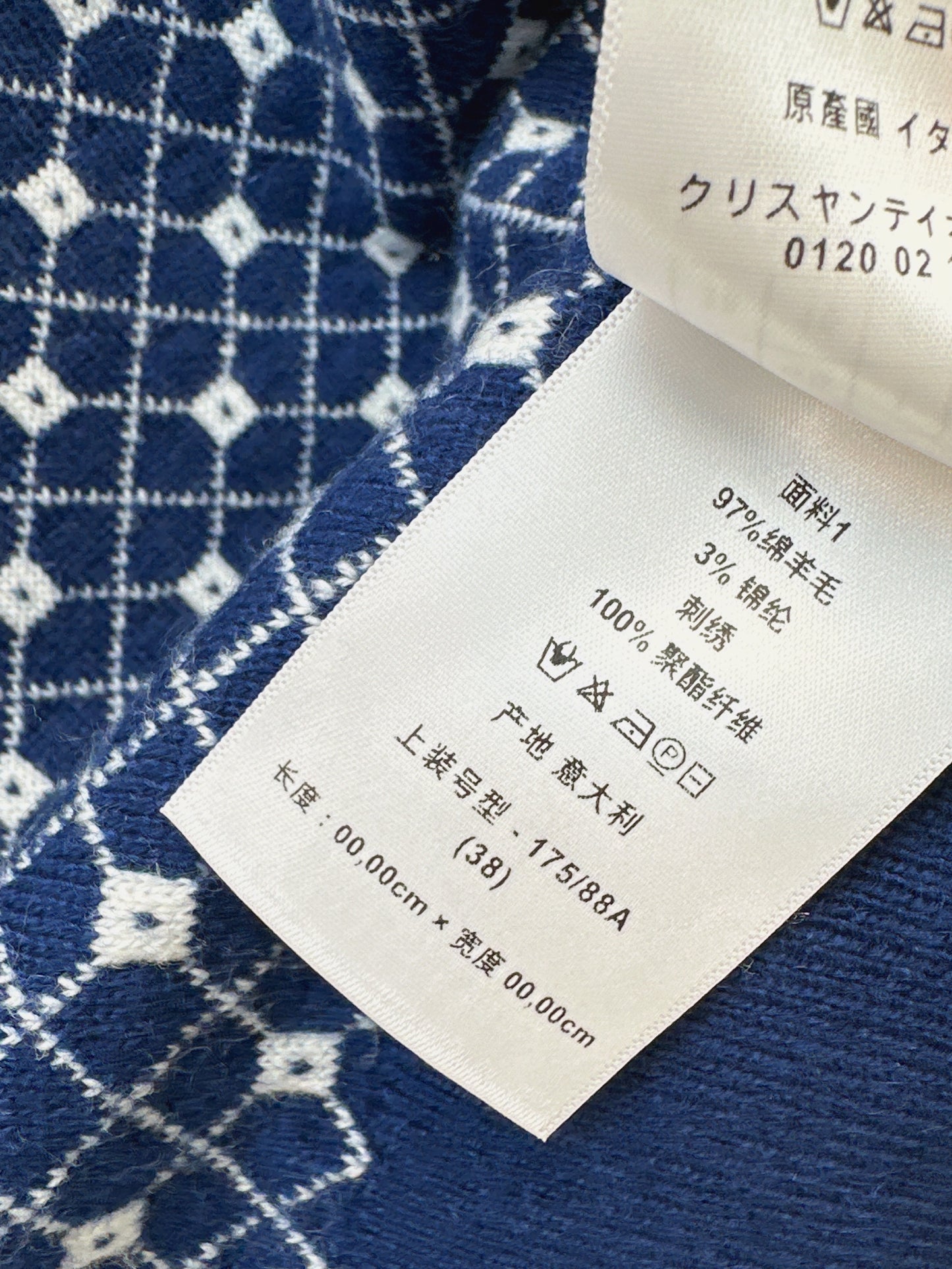 V-neck short-sleeved knit top