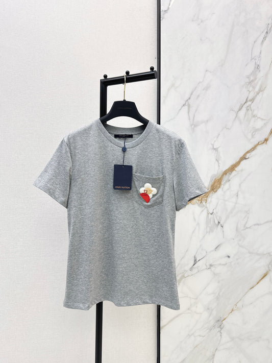 Pocket-decorated T-shirt