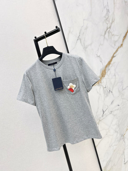 Pocket-decorated T-shirt