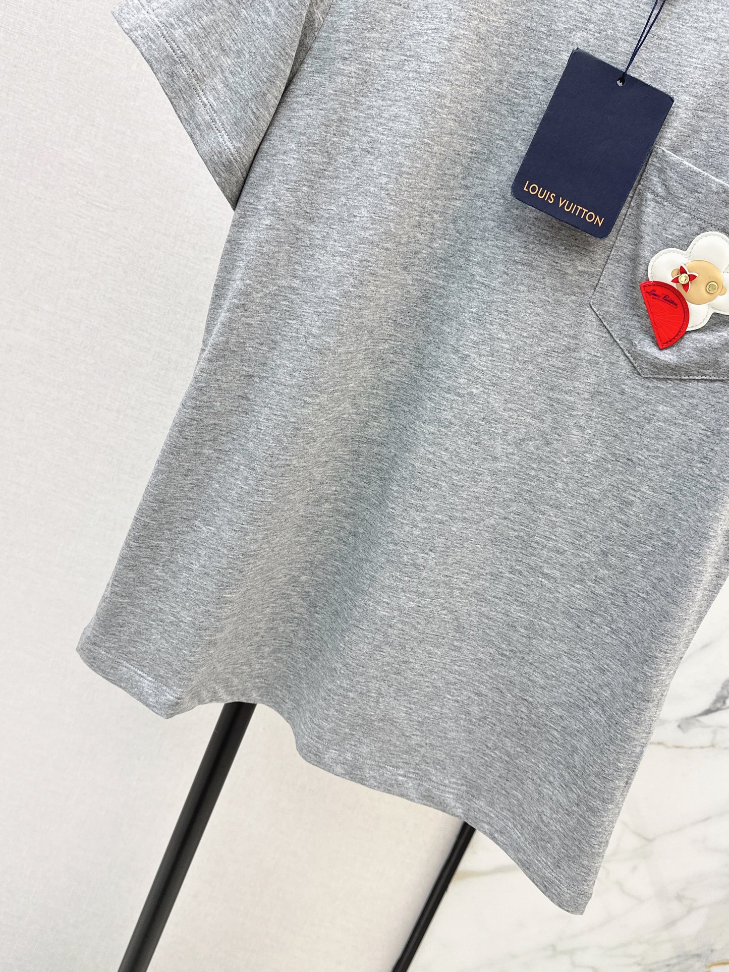 Pocket-decorated T-shirt