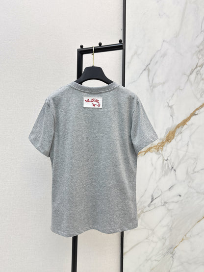 Pocket-decorated T-shirt