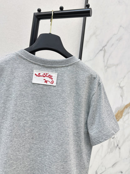 Pocket-decorated T-shirt
