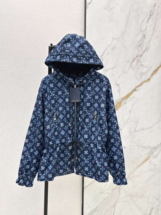 Hooded, fitted waist jacket