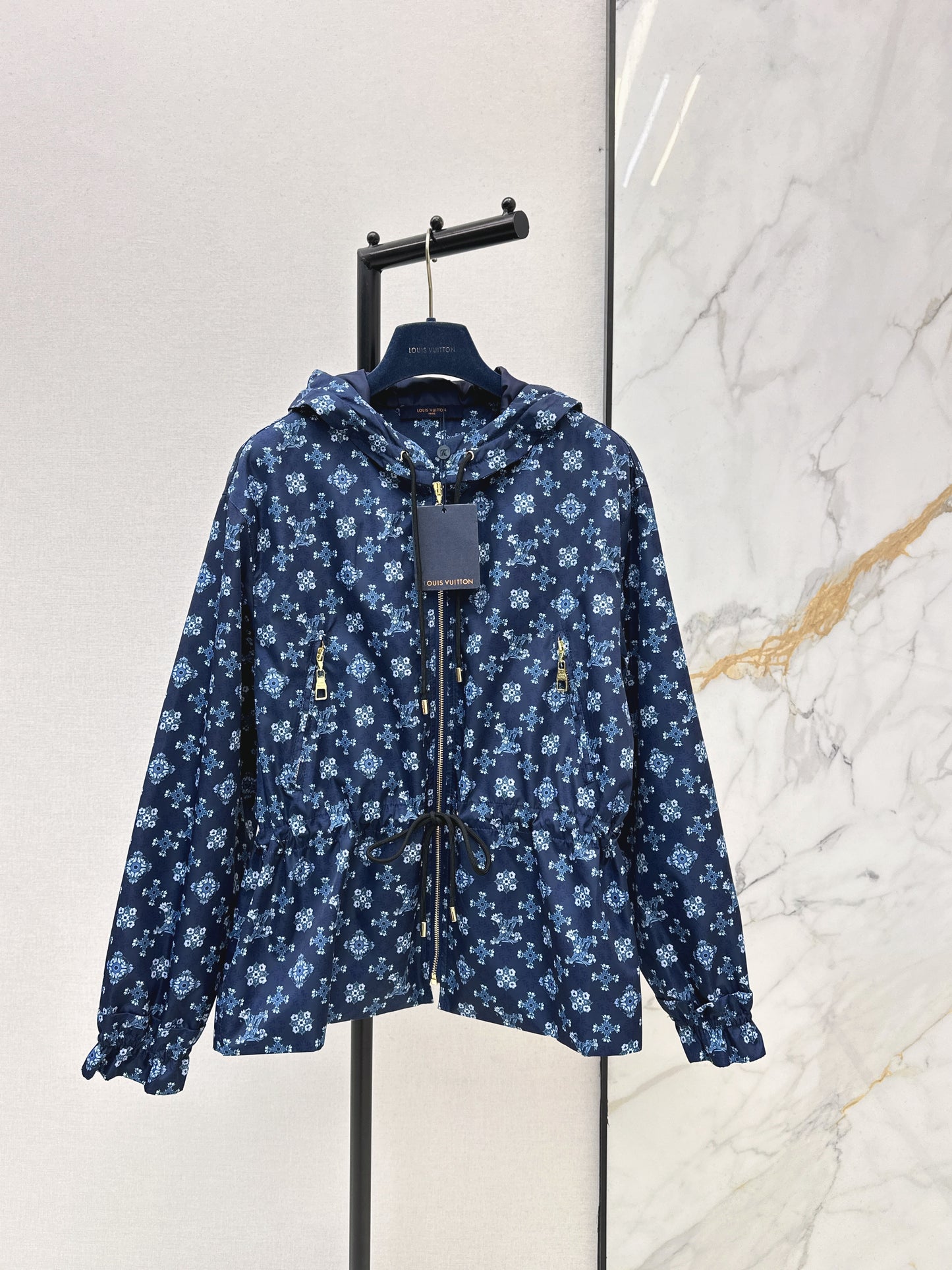 Hooded, fitted waist jacket