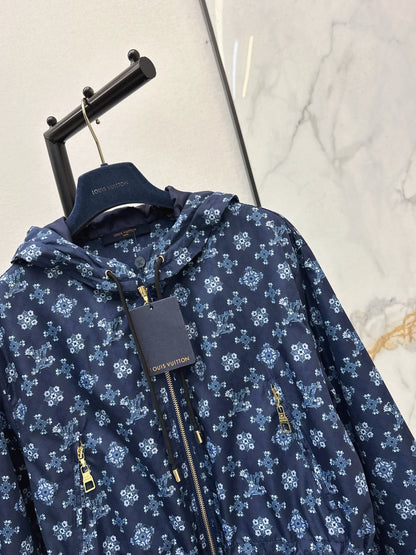 Hooded, fitted waist jacket