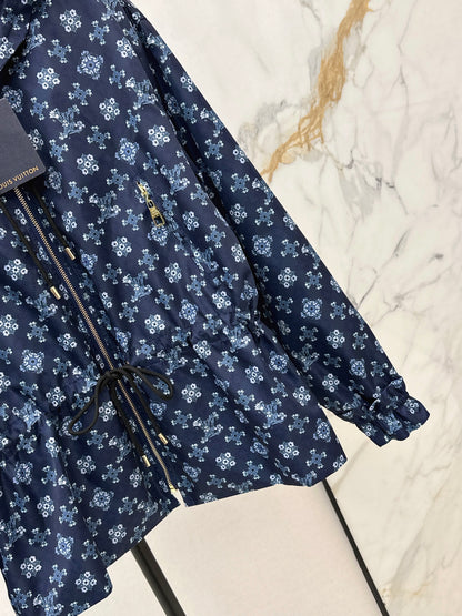 Hooded, fitted waist jacket