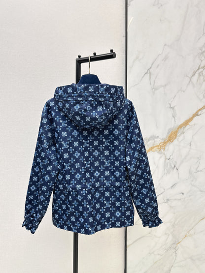 Hooded, fitted waist jacket