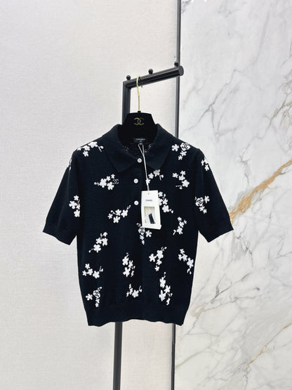 Four-leaf clover inlay T-shirt