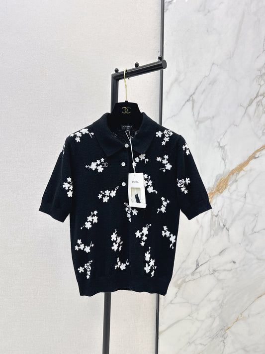 Four-leaf clover inlay T-shirt