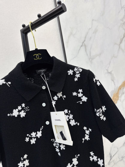 Four-leaf clover inlay T-shirt