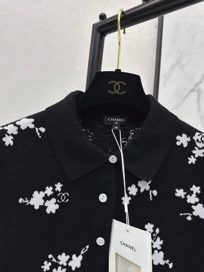 Four-leaf clover inlay T-shirt