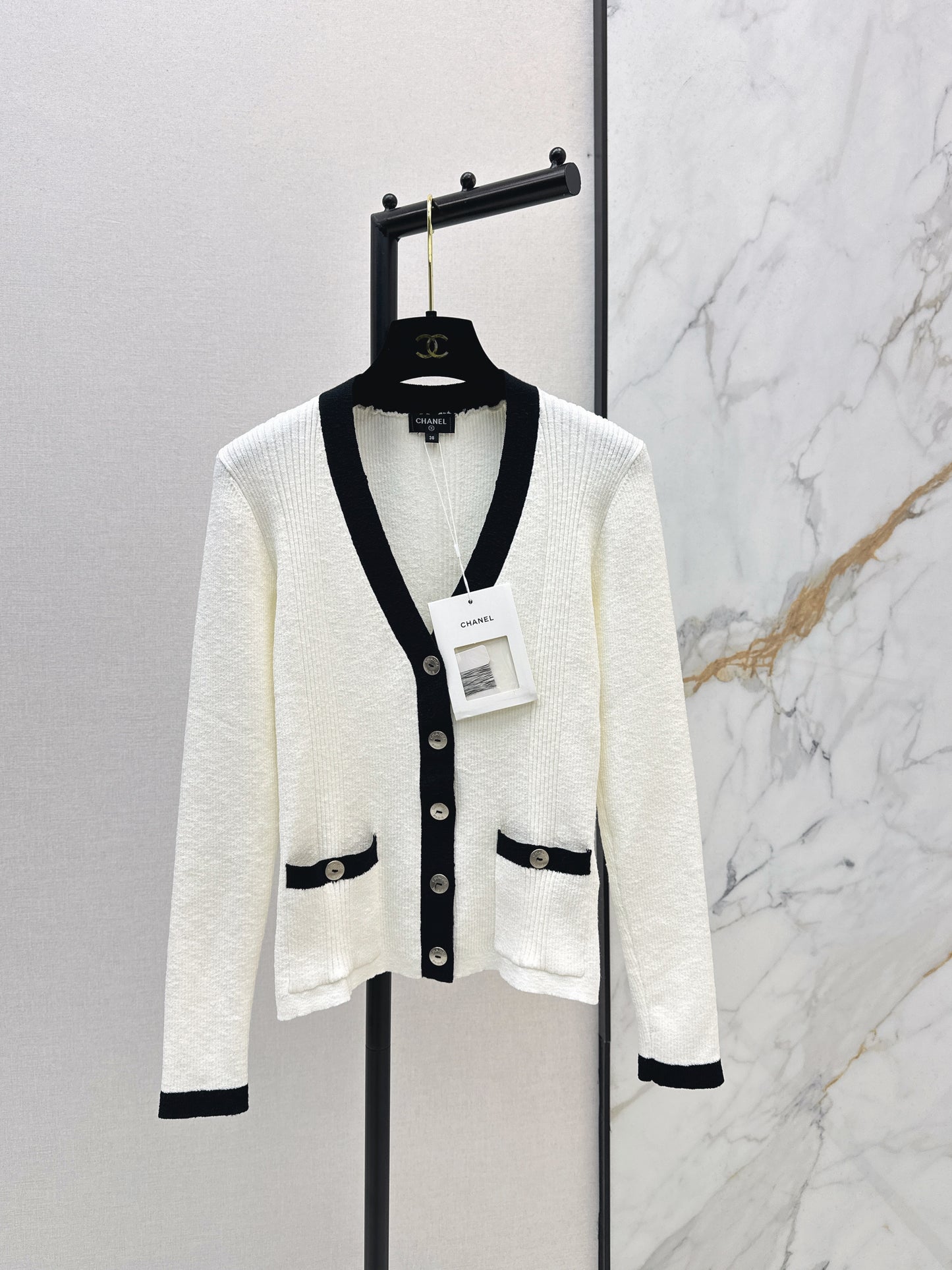 Color-blocked knit cardigan