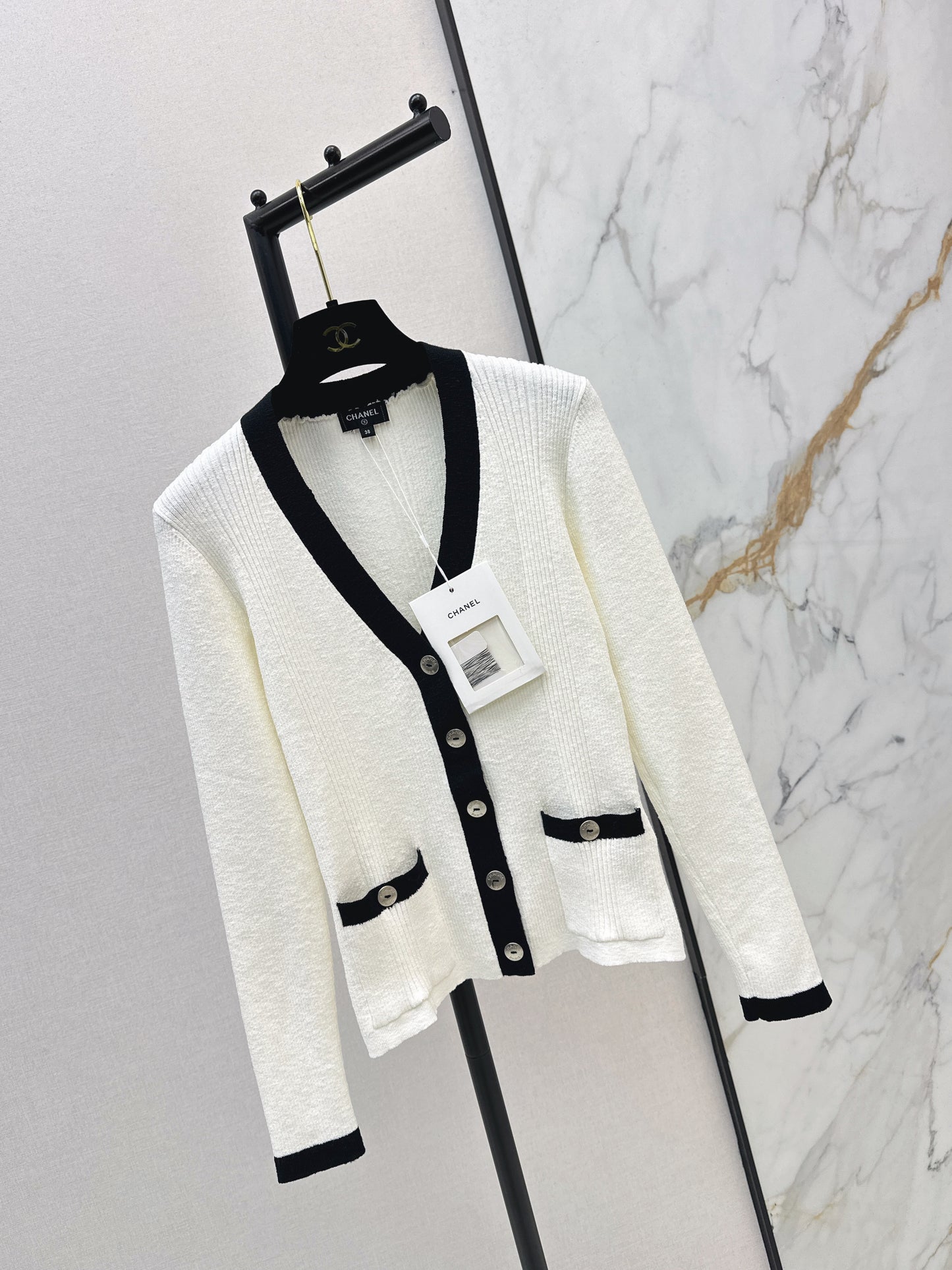 Color-blocked knit cardigan