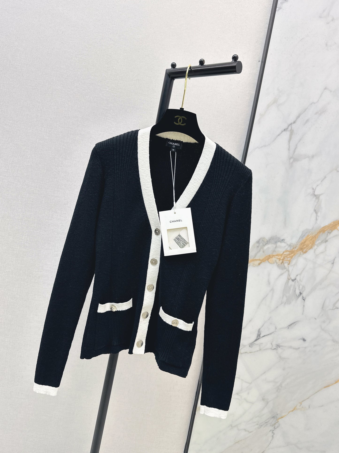 Color-blocked knit cardigan