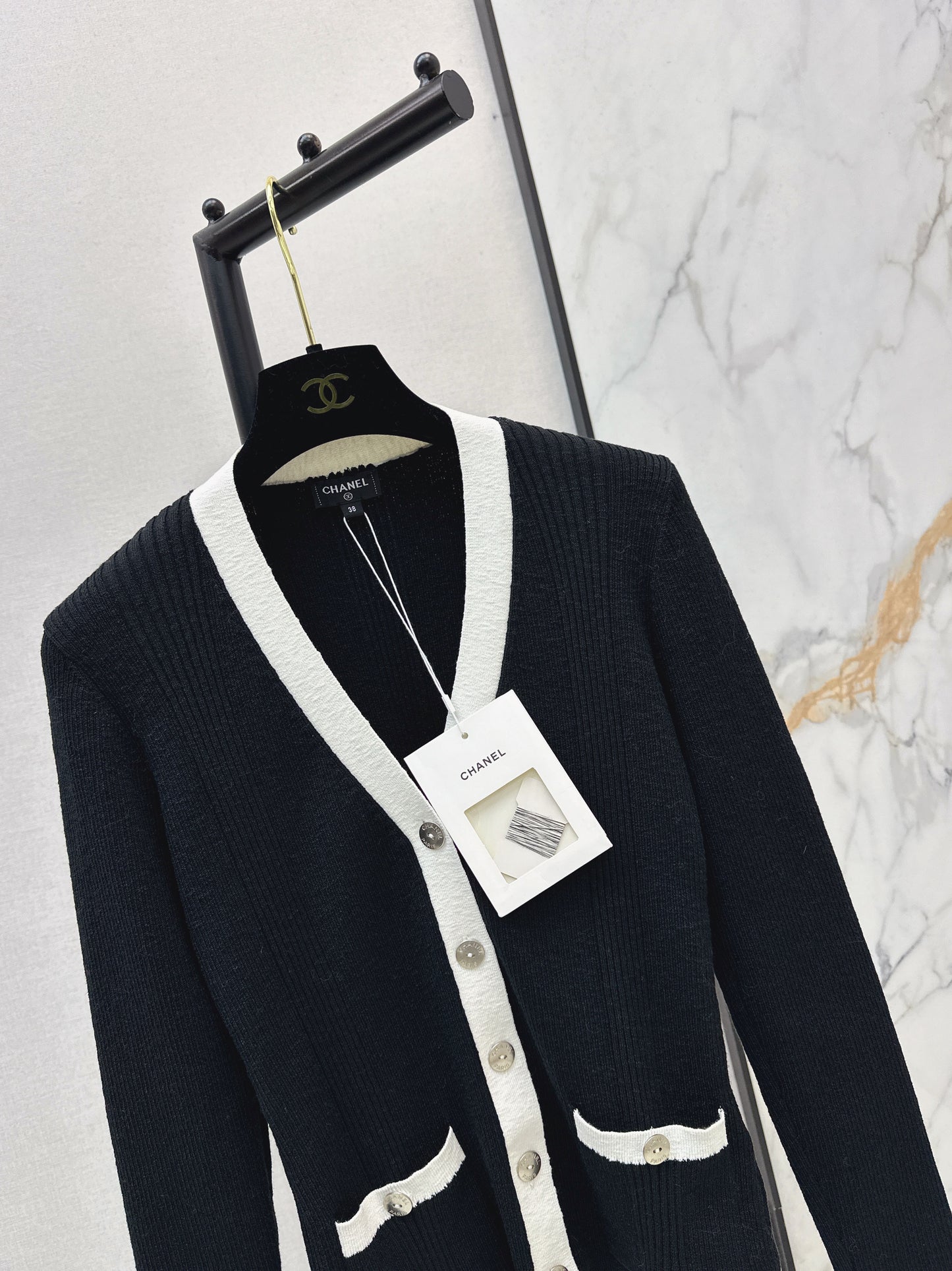 Color-blocked knit cardigan