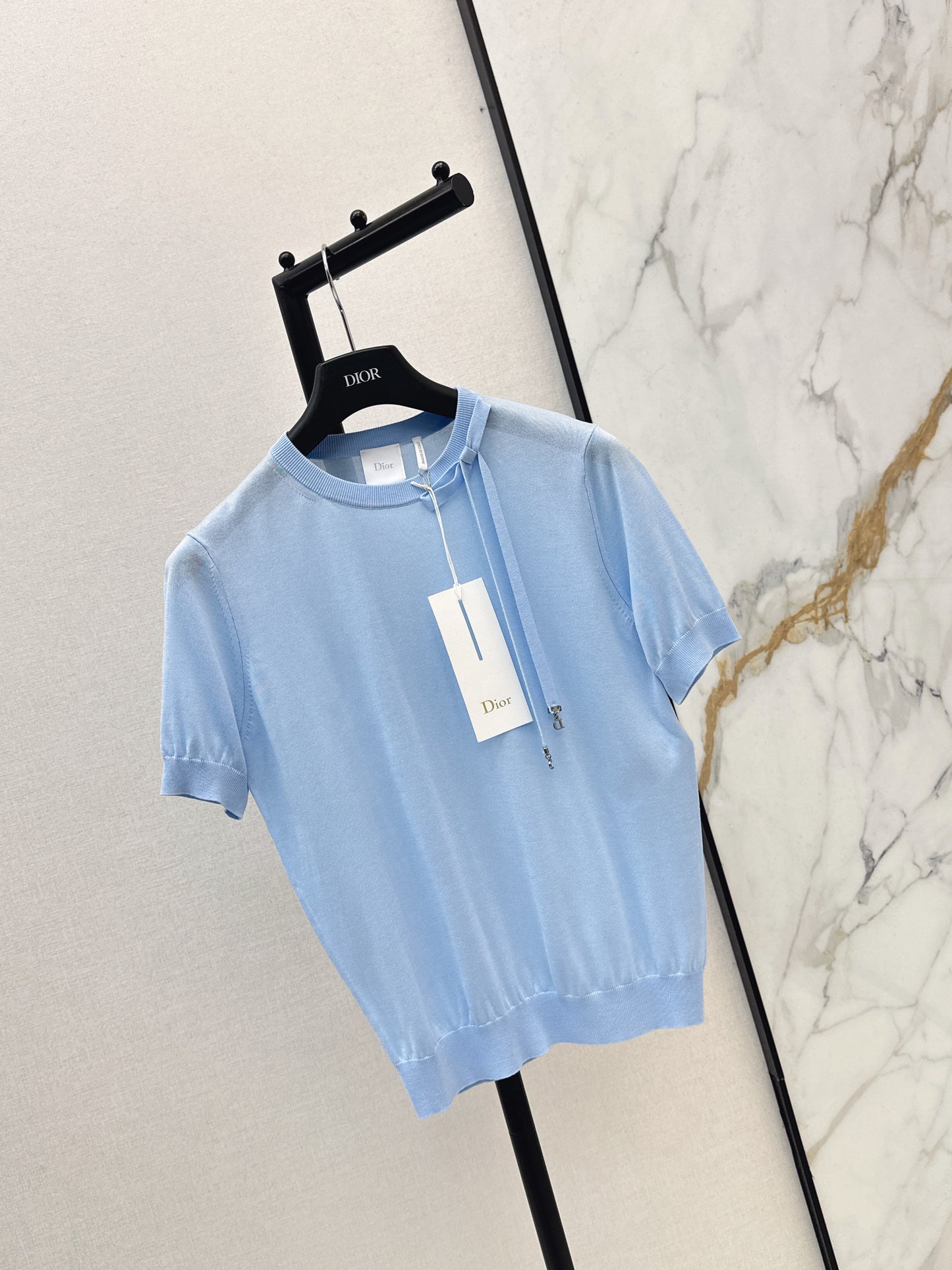 Bow-tie collar short-sleeved top
