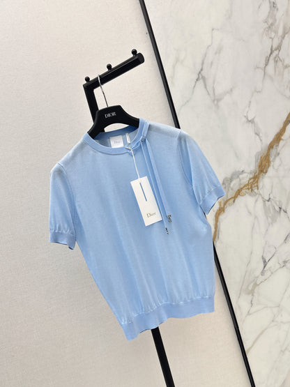 Bow-tie collar short-sleeved top