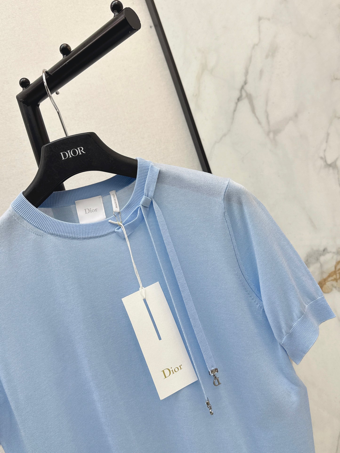 Bow-tie collar short-sleeved top