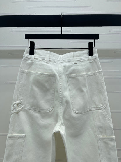 Vintage-style high-waisted jeans