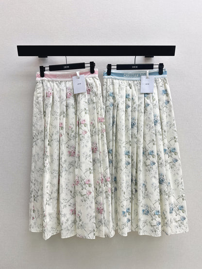 Flowing and elegant midi skirt