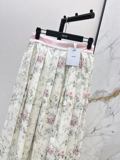 Flowing and elegant midi skirt