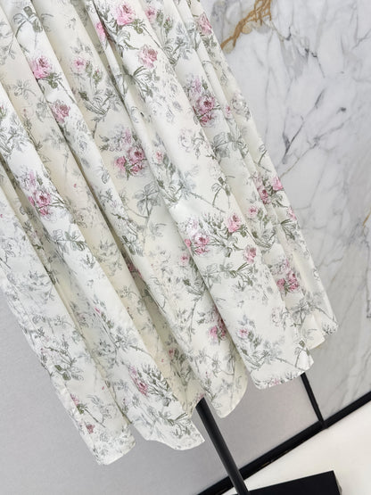 Flowing and elegant midi skirt