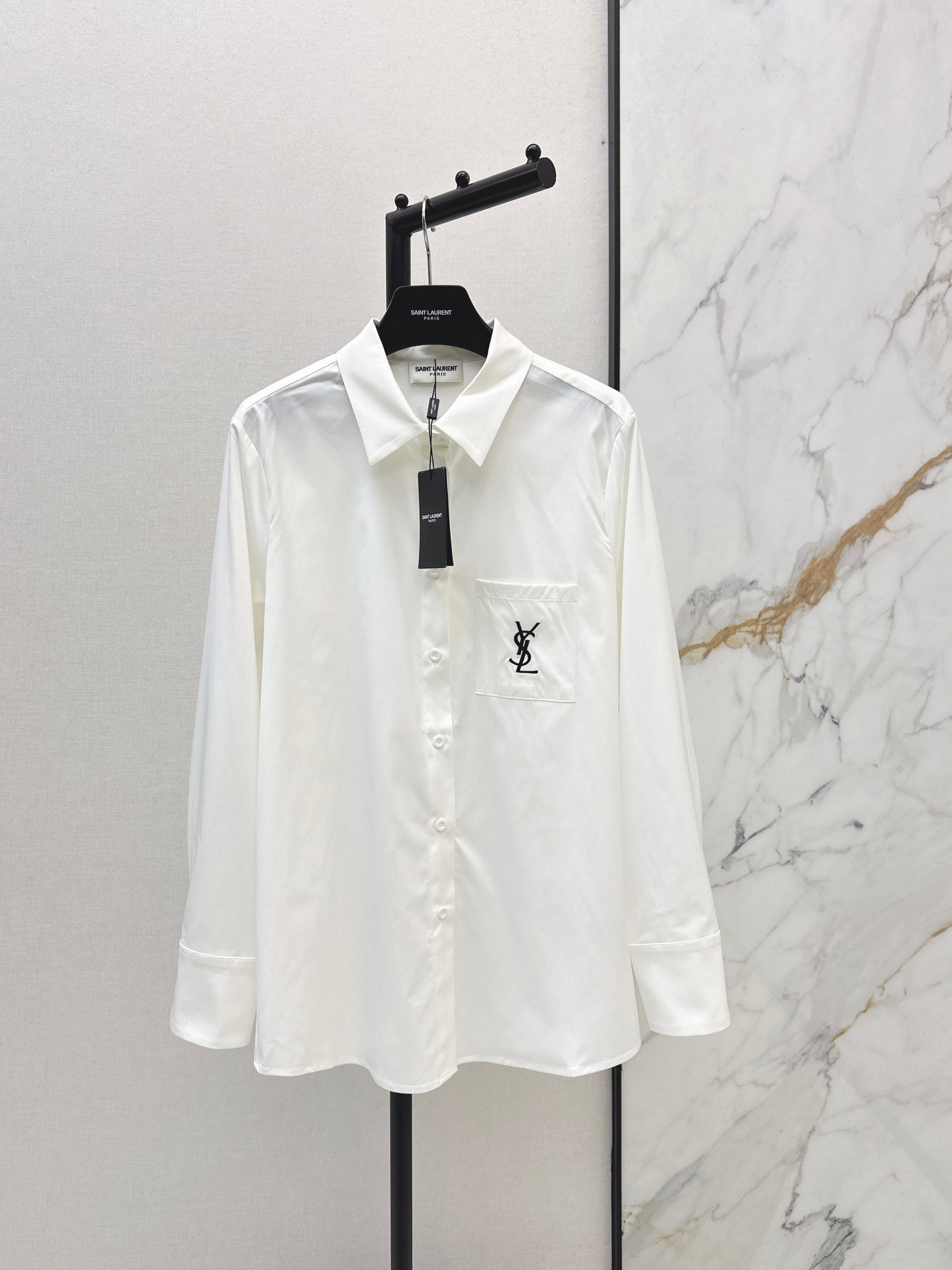 Letter-embellished loose-fitting shirt