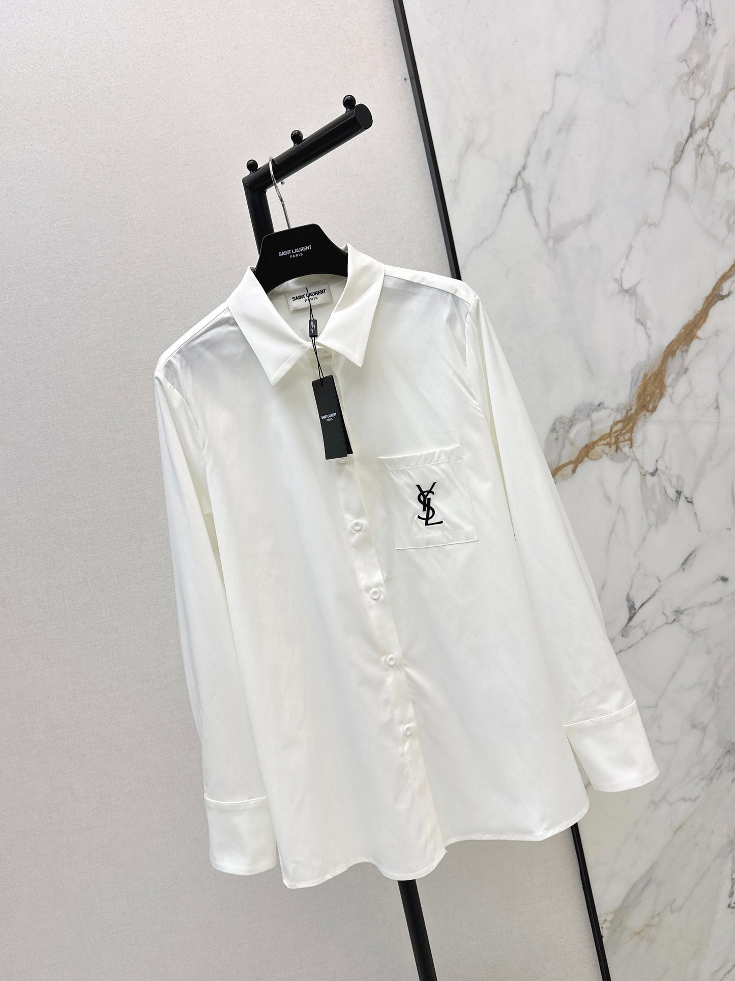 Letter-embellished loose-fitting shirt