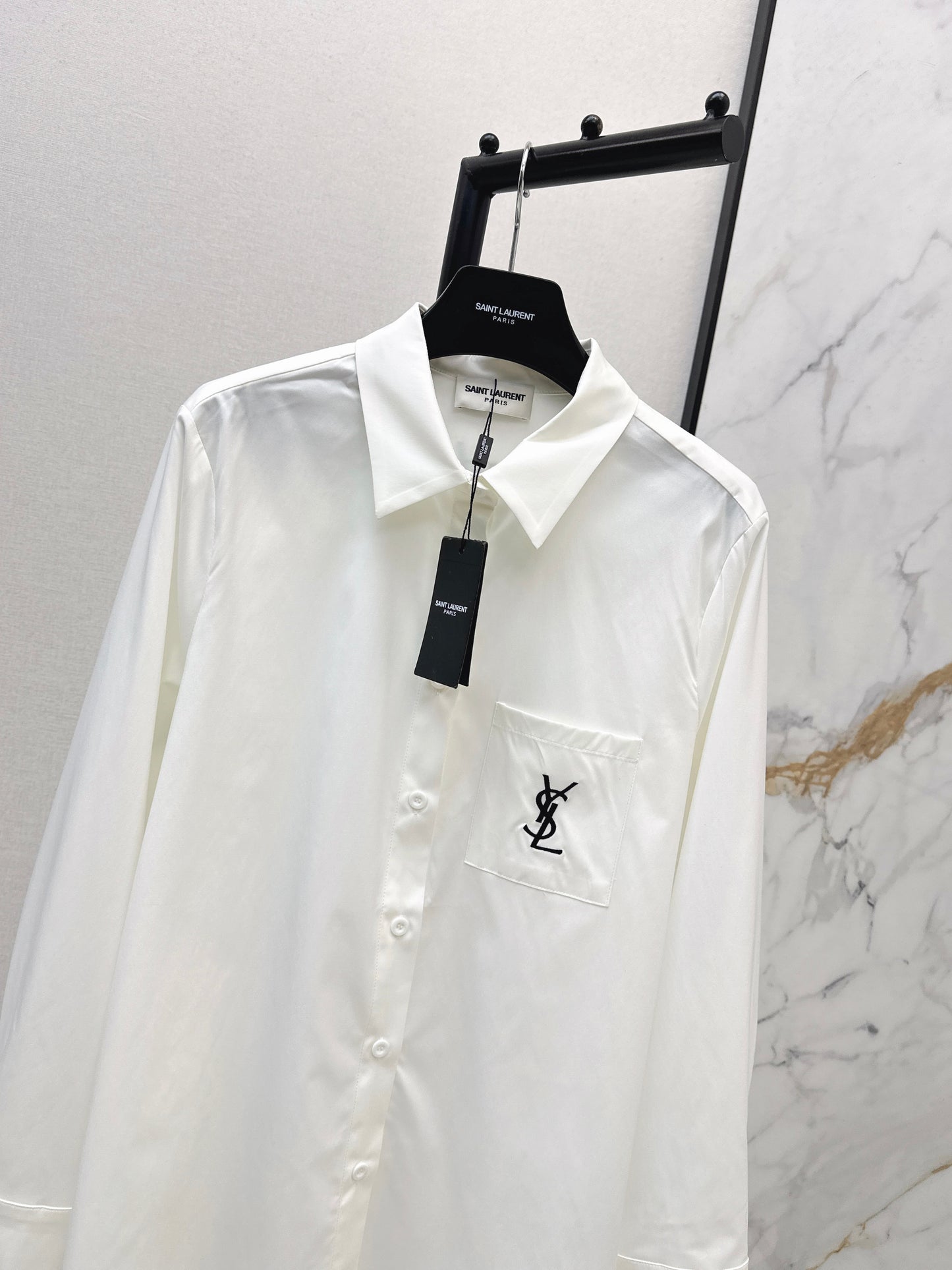 Letter-embellished loose-fitting shirt