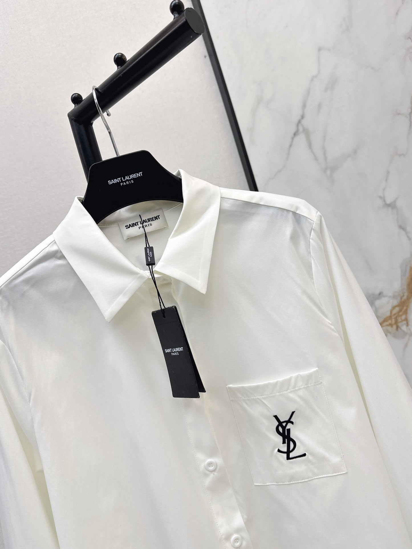 Letter-embellished loose-fitting shirt