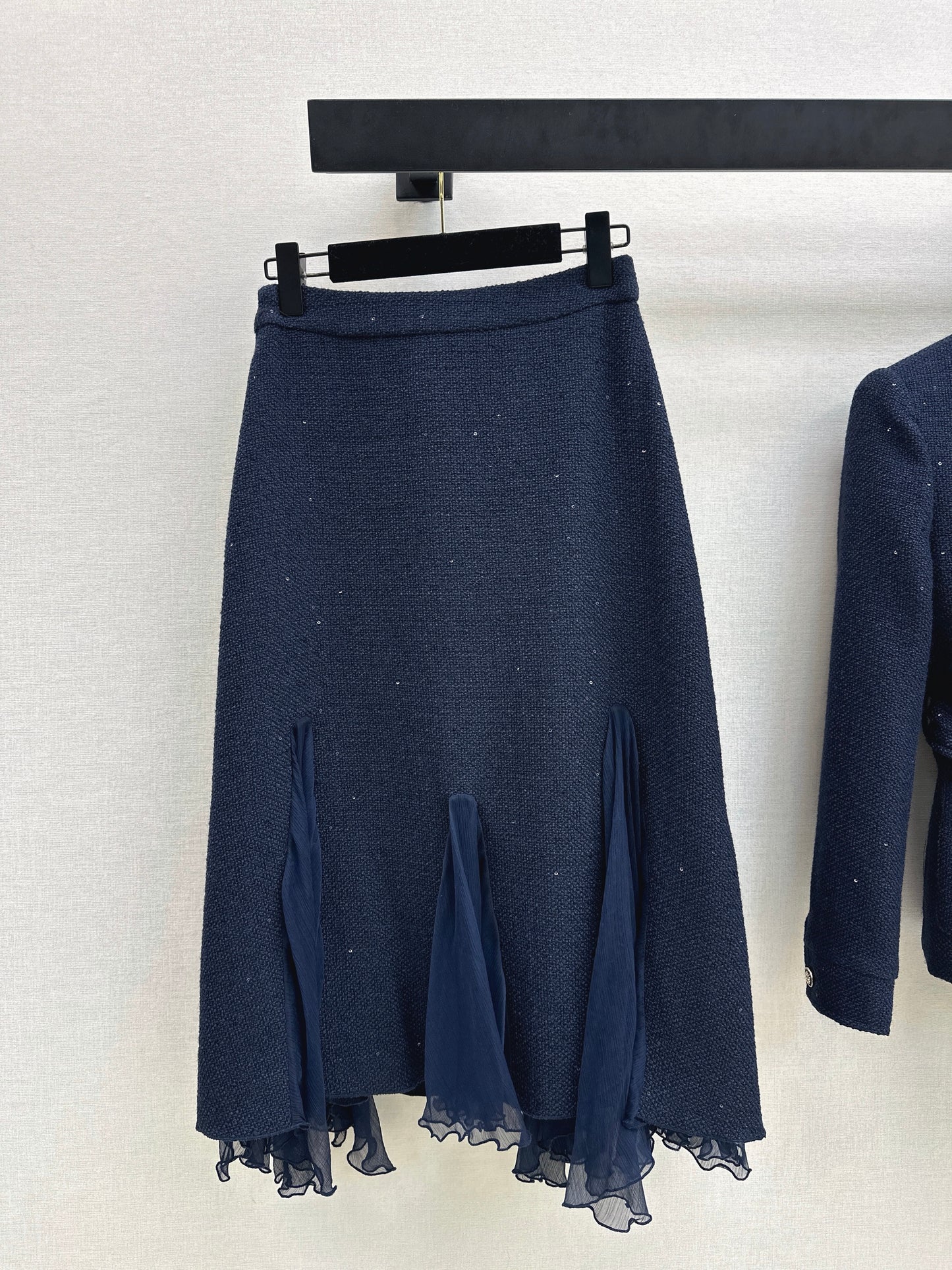 Collared woven coat/Pencil skirt