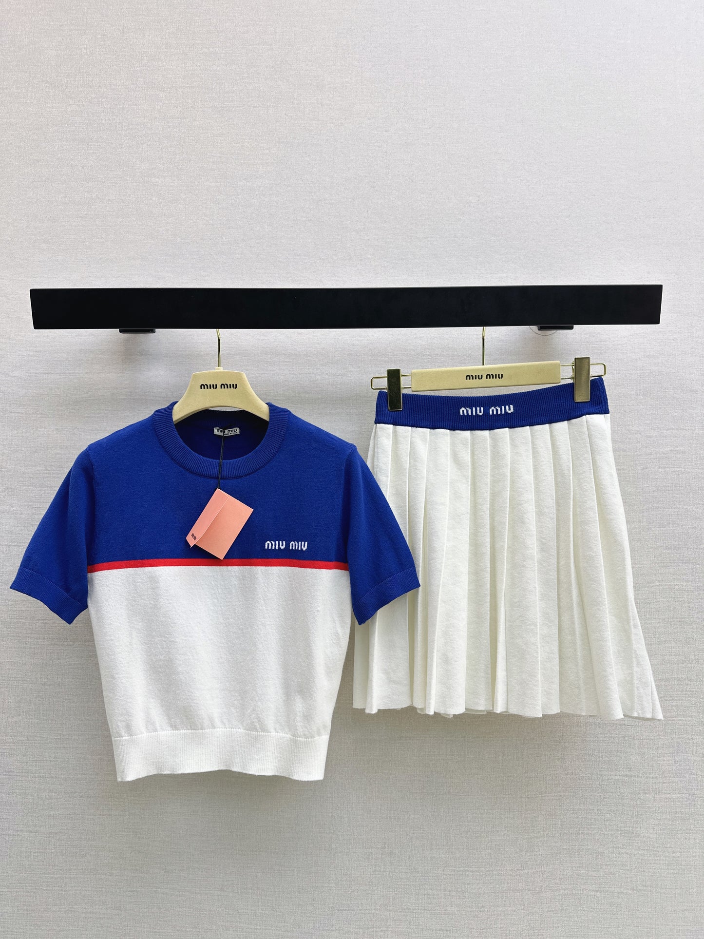 Color-blocked design set