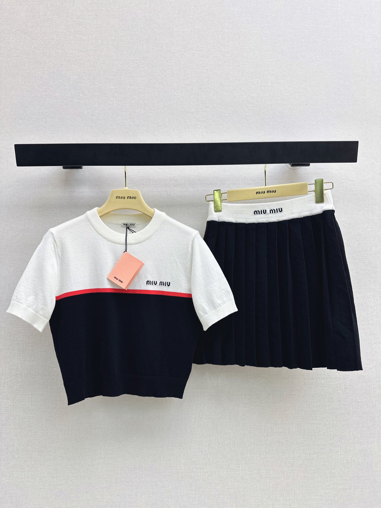 Color-blocked design set