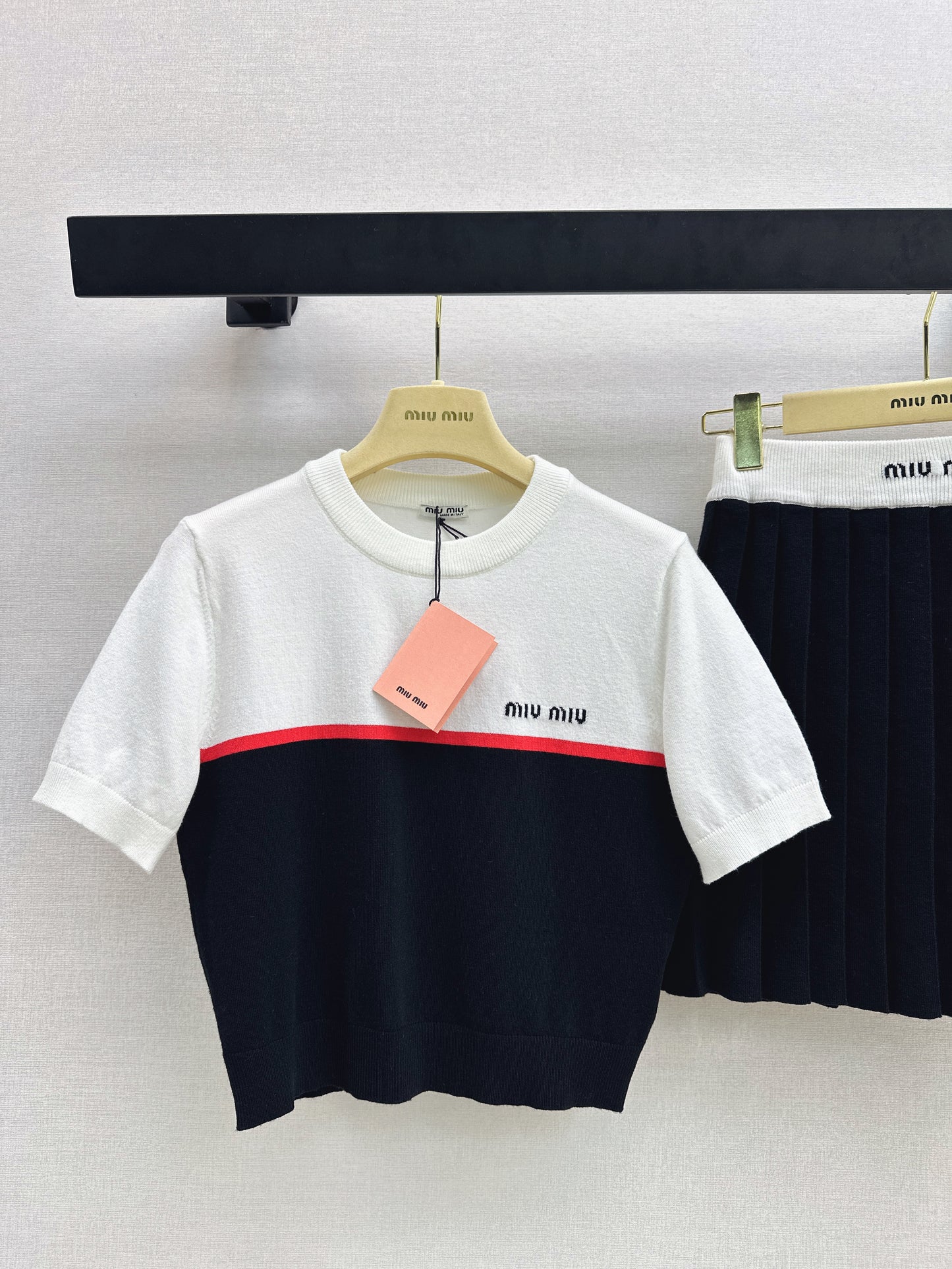 Color-blocked design set