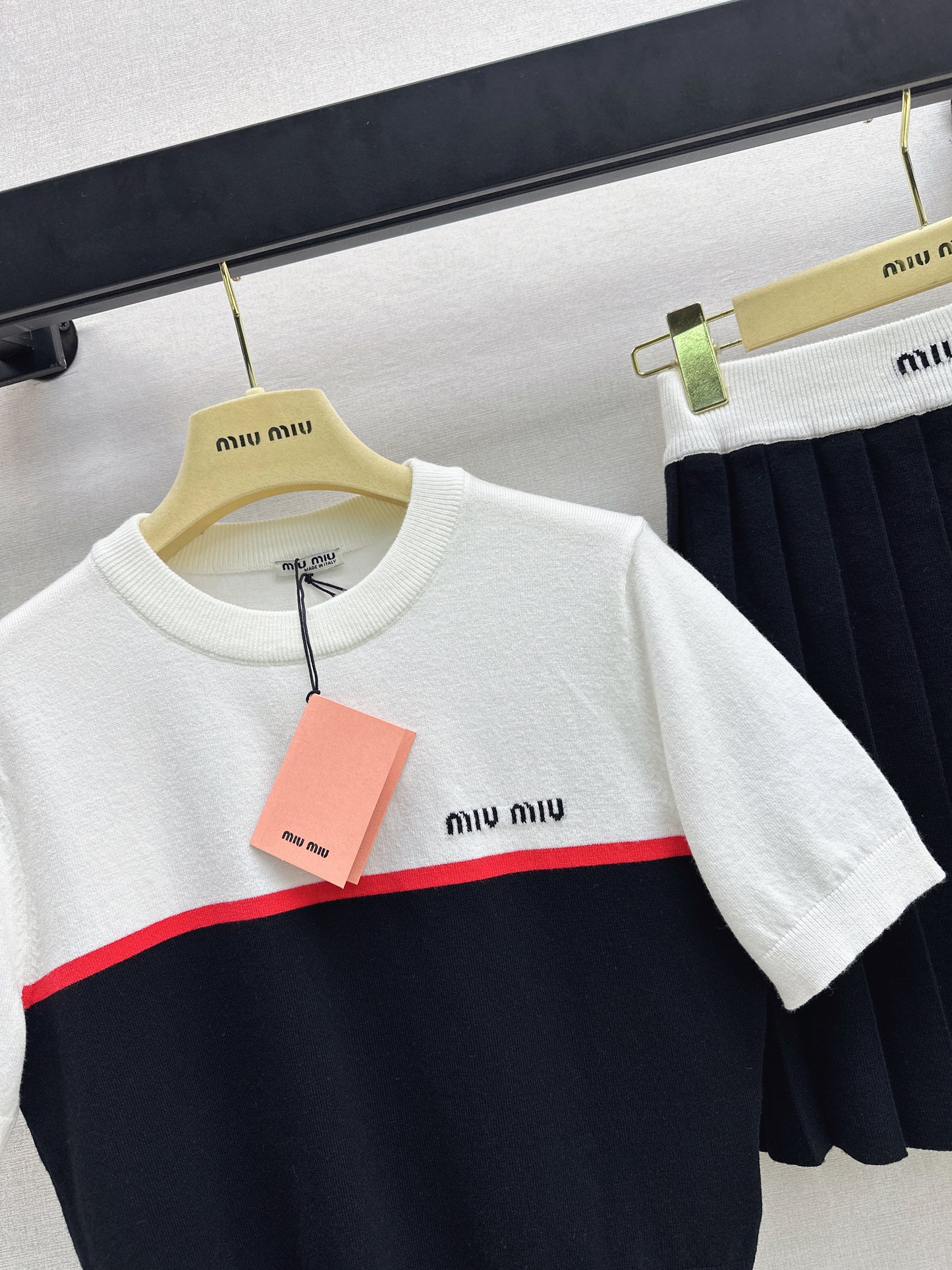 Color-blocked design set