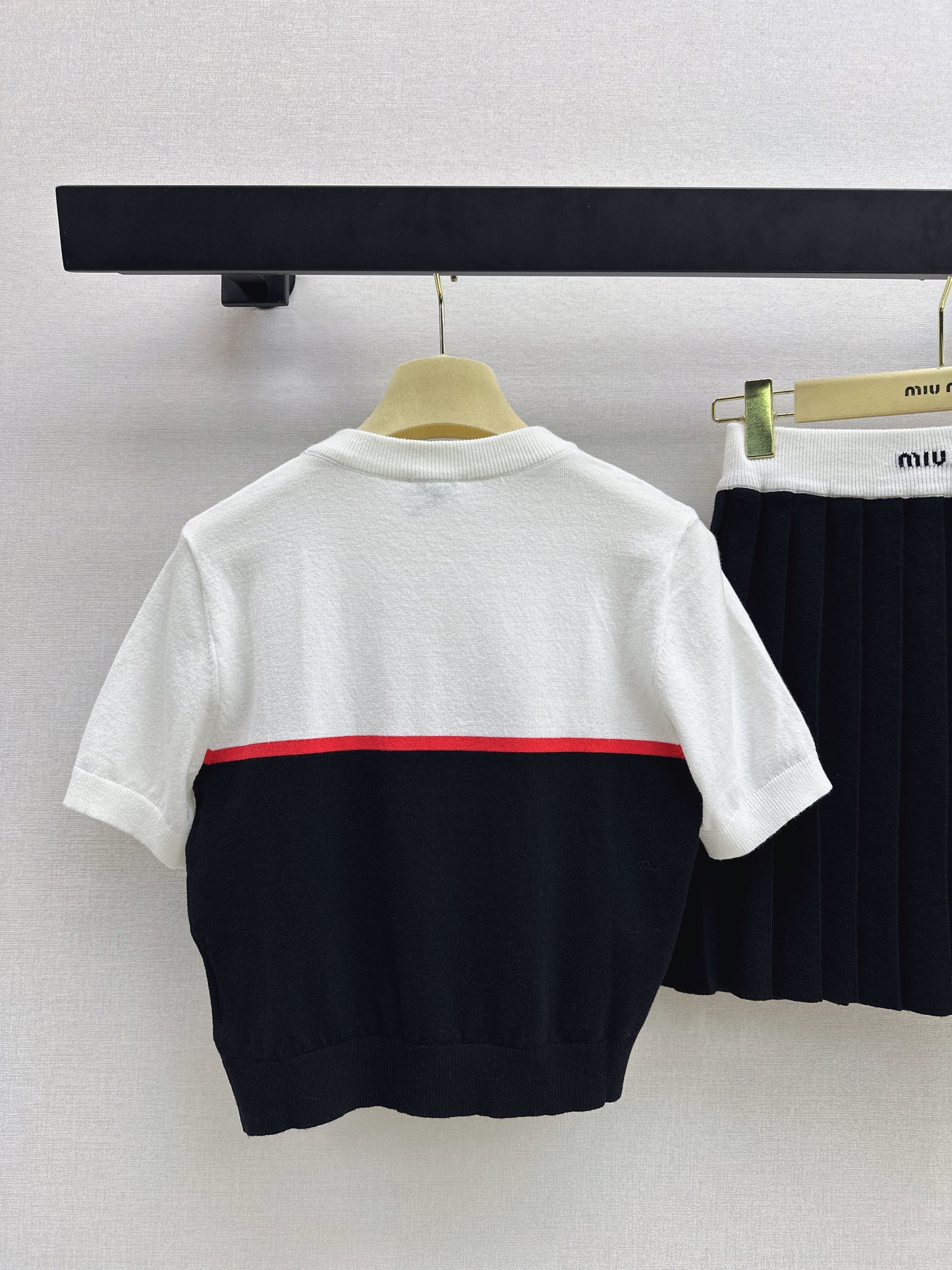 Color-blocked design set