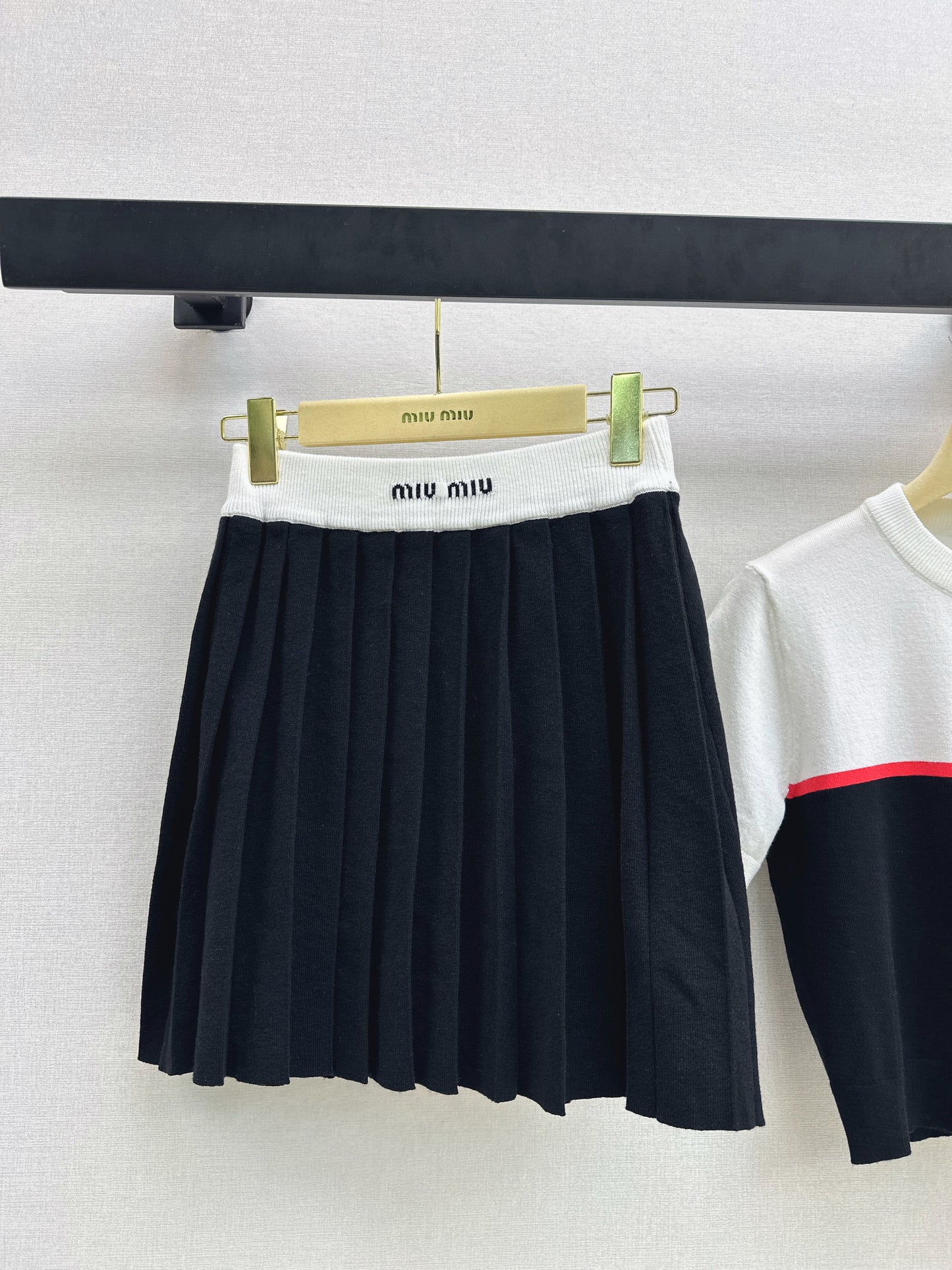 Color-blocked design set
