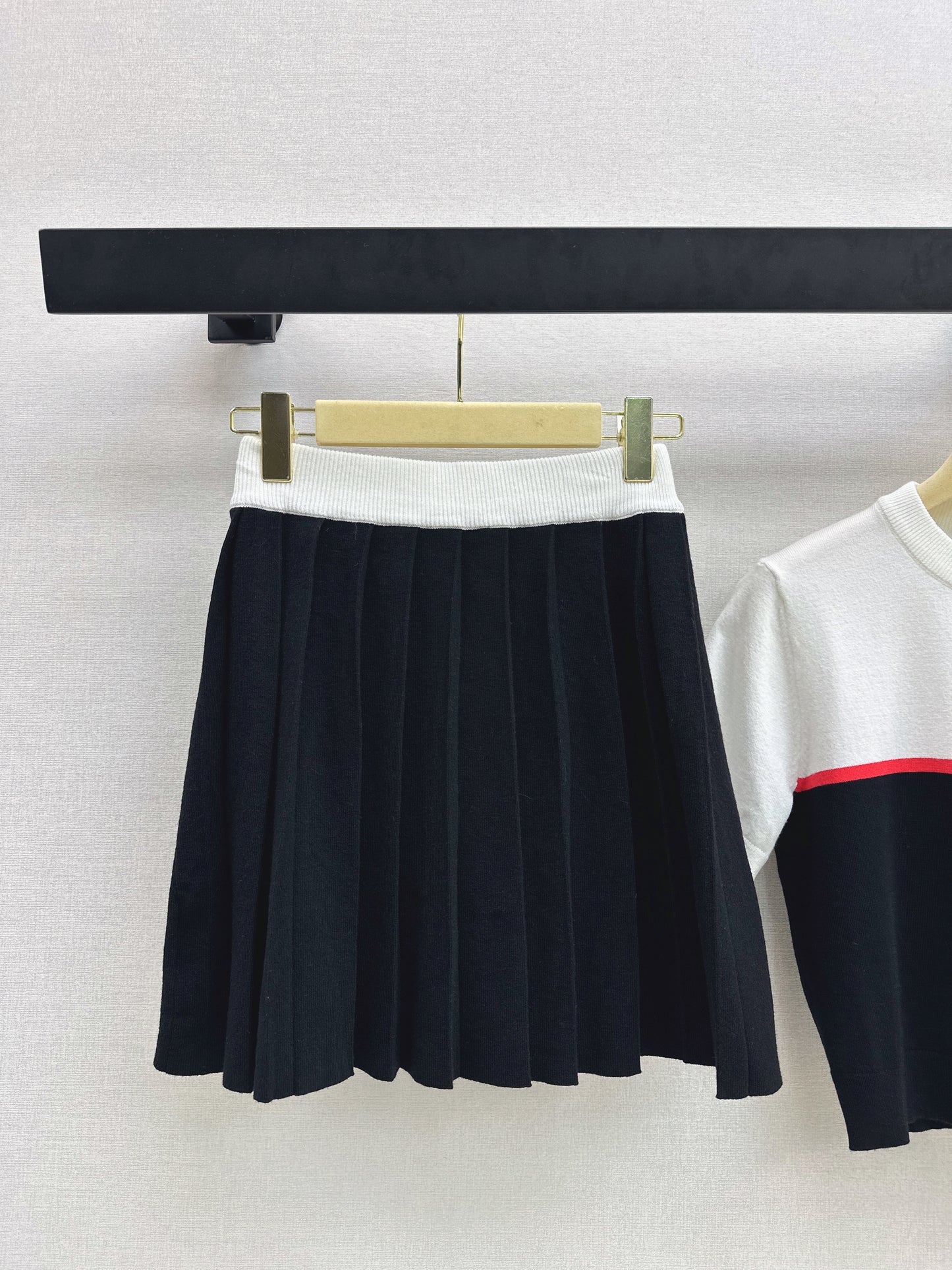Color-blocked design set