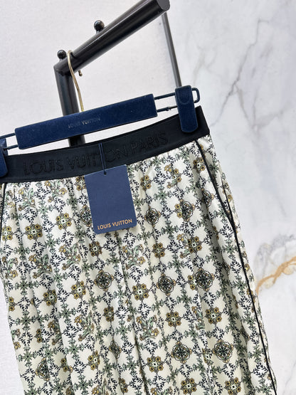 Elastic waist straight leg pants