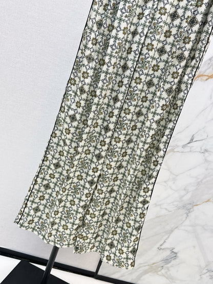 Elastic waist straight leg pants