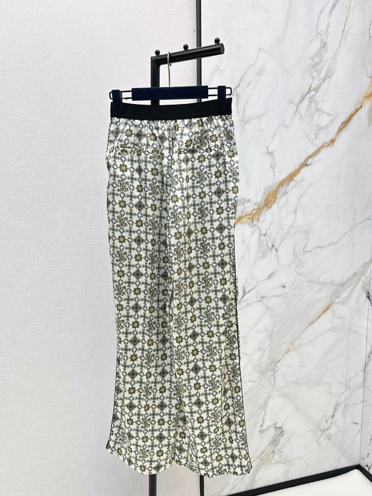 Elastic waist straight leg pants